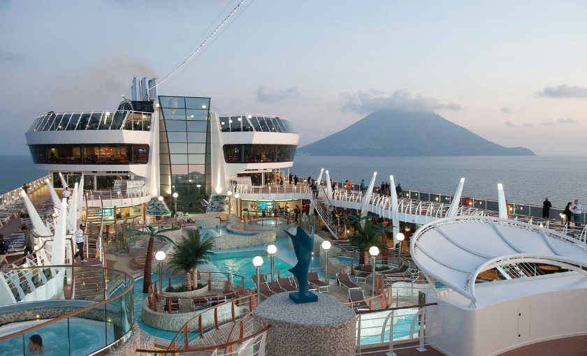 Het Zwembad op het dek van de MSC Splendida